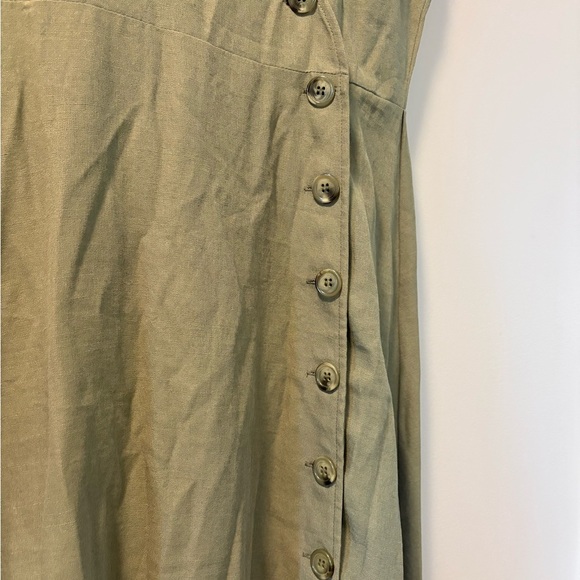 Elegant Olive Green Wrap Midi Dress with Button Detailing size Medium - Picture 2 of 9